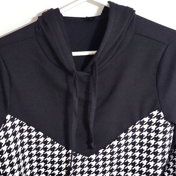 Shein Pre-Owned Black color women's hoodies. - Picture 3 of 6